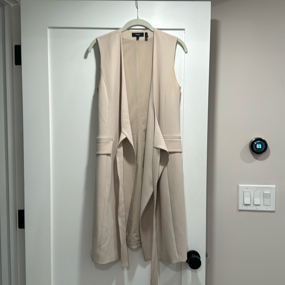 Theory vest